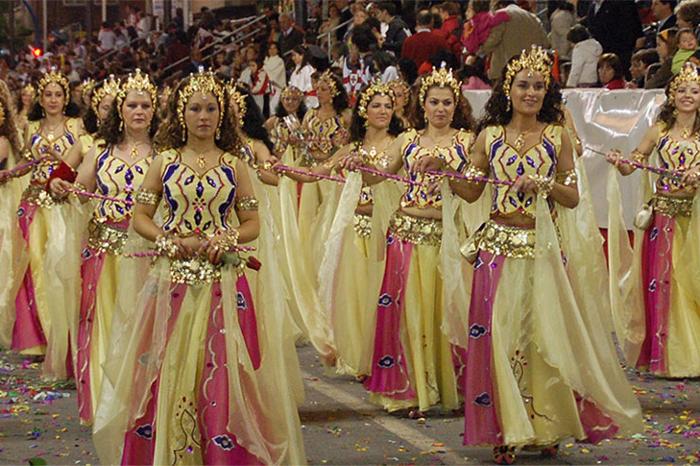 FIESTAS DE LA SANTSIMA Y VERA CRUZ, MOROS Y CRISTIANOS Y CABALLOS DEL VINO