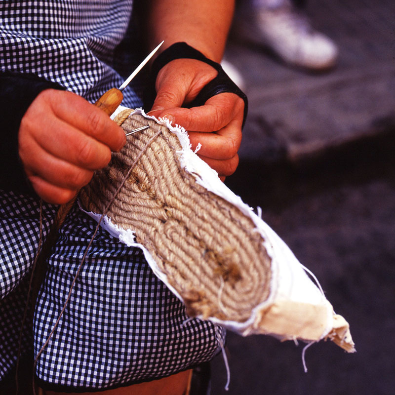 Artesano trabajando el esparto Artesano trabajando el esparto
